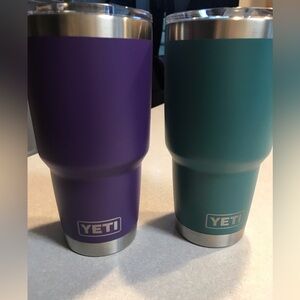 2 Yeti Rambler 30 oz Tumblers with lids